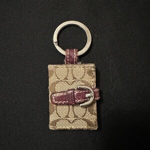 🍠 Y2K Tan/ Burgundy  Signature C Coach Mini Photo Keychain🍠
